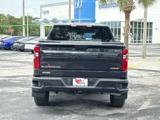 Chevrolet Silverado 1500 2024 4x2 RST 4 puertas Cabina Crew 5.8 pies. Caja corta