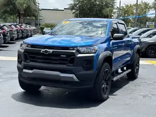 Chevrolet Colorado 2023 4x4 Trail Boss 4 puertas Crew Cab 5 pies. Caja corta