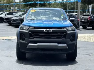 Chevrolet Colorado 2023 4x4 Trail Boss 4 puertas Crew Cab 5 pies. Caja corta