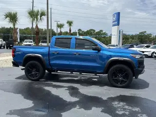 Chevrolet Colorado 2023 4x4 Trail Boss 4 puertas Crew Cab 5 pies. Caja corta