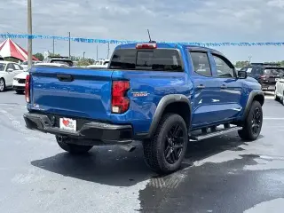 Chevrolet Colorado 2023 4x4 Trail Boss 4 puertas Crew Cab 5 pies. Caja corta