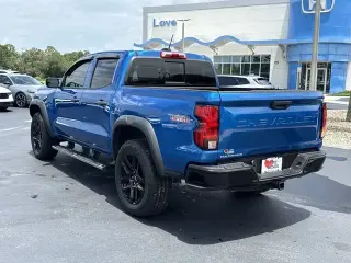 Chevrolet Colorado 2023 4x4 Trail Boss 4 puertas Crew Cab 5 pies. Caja corta