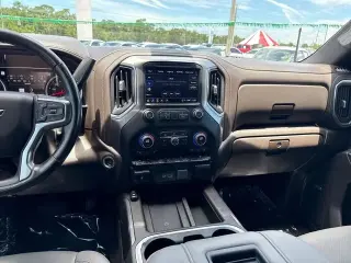 Chevrolet Silverado 1500 2021 4x4 LTZ 4 puertas Cabina Crew 5.8 pies. SB