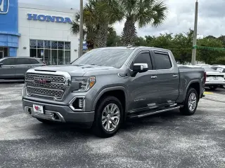 GMC Sierra 1500 2020 4x4 Denali 4 puertas Cabina Crew 5.8 pies. Caja corta