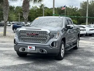 GMC Sierra 1500 2020 4x4 Denali 4 puertas Cabina Crew 5.8 pies. Caja corta