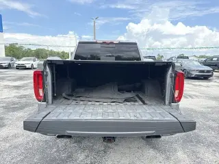GMC Sierra 1500 2020 4x4 Denali 4 puertas Cabina Crew 5.8 pies. Caja corta