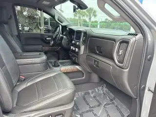GMC Sierra 1500 2020 4x4 Denali 4 puertas Cabina Crew 5.8 pies. Caja corta