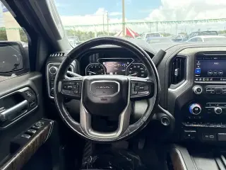GMC Sierra 1500 2020 4x4 Denali 4 puertas Cabina Crew 5.8 pies. Caja corta