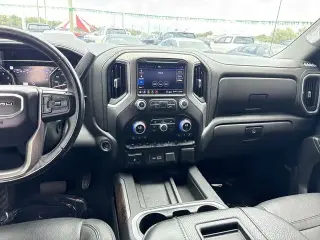 GMC Sierra 1500 2020 4x4 Denali 4 puertas Cabina Crew 5.8 pies. Caja corta
