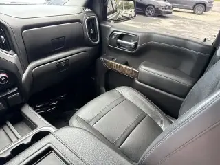 GMC Sierra 1500 2020 4x4 Denali 4 puertas Cabina Crew 5.8 pies. Caja corta