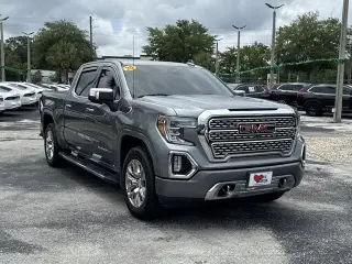GMC Sierra 1500 2020 4x4 Denali 4 puertas Cabina Crew 5.8 pies. Caja corta