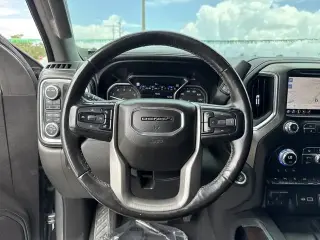 GMC Sierra 1500 2020 4x4 Denali 4 puertas Cabina Crew 5.8 pies. Caja corta