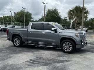 GMC Sierra 1500 2020 4x4 Denali 4 puertas Cabina Crew 5.8 pies. Caja corta