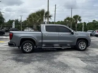 GMC Sierra 1500 2020 4x4 Denali 4 puertas Cabina Crew 5.8 pies. Caja corta