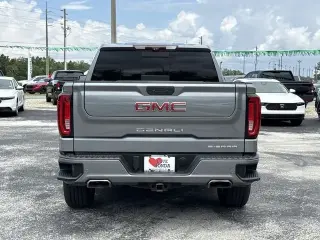 GMC Sierra 1500 2020 4x4 Denali 4 puertas Cabina Crew 5.8 pies. Caja corta