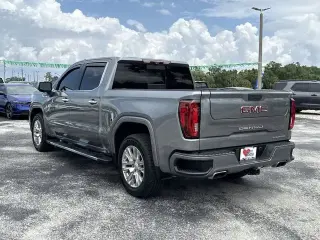 GMC Sierra 1500 2020 4x4 Denali 4 puertas Cabina Crew 5.8 pies. Caja corta