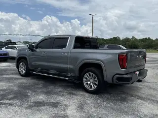 GMC Sierra 1500 2020 4x4 Denali 4 puertas Cabina Crew 5.8 pies. Caja corta