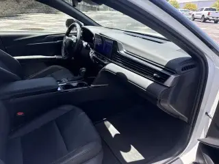Toyota Camry 2025 SE 4p Sedan