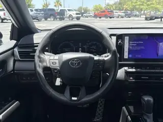Toyota Camry 2025 SE 4p Sedan
