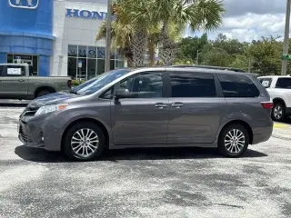 Toyota Sienna 2020 XLE 7-Pasajeros Auto Access Asiento 4p Minivan