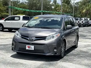 Toyota Sienna 2020 XLE 7-Pasajeros Auto Access Asiento 4p Minivan
