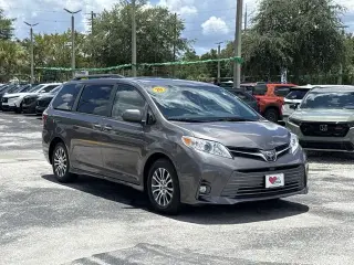 Toyota Sienna 2020 XLE 7-Pasajeros Auto Access Asiento 4p Minivan
