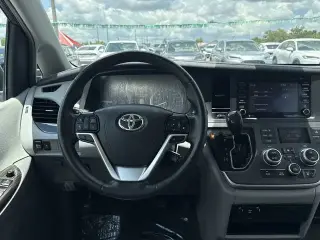 Toyota Sienna 2020 XLE 7-Pasajeros Auto Access Asiento 4p Minivan