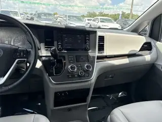 Toyota Sienna 2020 XLE 7-Pasajeros Auto Access Asiento 4p Minivan