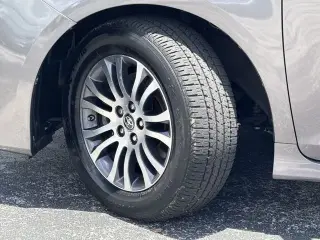 Toyota Sienna 2020 XLE 7-Pasajeros Auto Access Asiento 4p Minivan