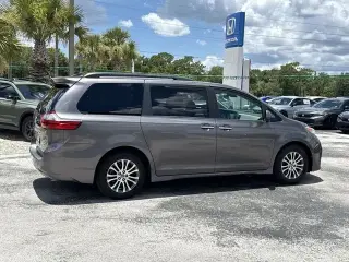 Toyota Sienna 2020 XLE 7-Pasajeros Auto Access Asiento 4p Minivan