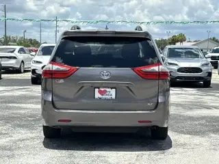 Toyota Sienna 2020 XLE 7-Pasajeros Auto Access Asiento 4p Minivan