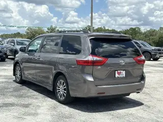 Toyota Sienna 2020 XLE 7-Pasajeros Auto Access Asiento 4p Minivan