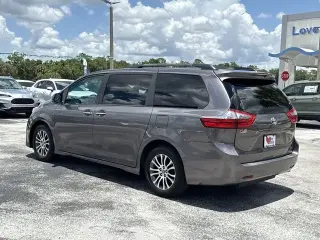 Toyota Sienna 2020 XLE 7-Pasajeros Auto Access Asiento 4p Minivan