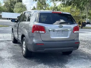 Kia Sorento 2013 LX 4p SUV