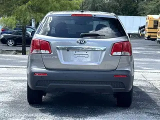 Kia Sorento 2013 LX 4p SUV