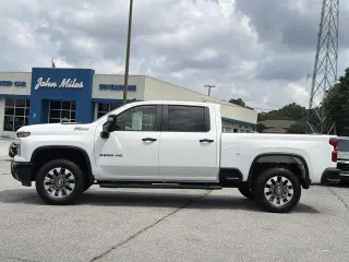 Chevrolet Silverado 2500HD 2024 4x4 Custom 4dr Crew Cab SB