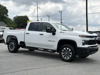 Chevrolet Silverado 2500HD 2024 4x4 Custom 4dr Crew Cab SB