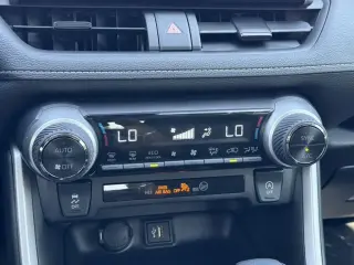 Toyota RAV4 2024 XLE 4p SUV