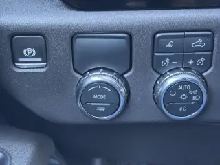 GMC Sierra 1500 2025 4x2 SLT 4p. Cabina de tripulación 5.8 pies de caja corta
