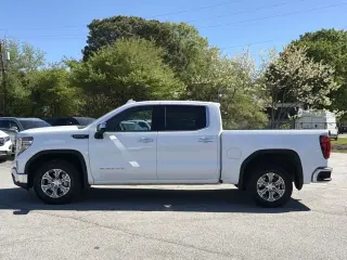 GMC Sierra 1500 2025 4x2 SLT 4p. Cabina de tripulación 5.8 pies de caja corta