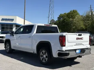 GMC Sierra 1500 2025 4x2 SLT 4p. Cabina de tripulación 5.8 pies de caja corta