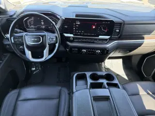 GMC Sierra 1500 2025 4x2 SLT 4p. Cabina de tripulación 5.8 pies de caja corta