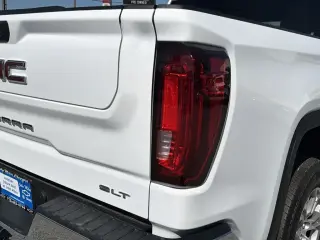 GMC Sierra 1500 2025 4x2 SLT 4p. Cabina de tripulación 5.8 pies de caja corta