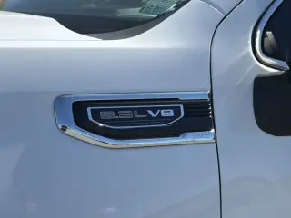 GMC Sierra 1500 2025 4x2 SLT 4p. Cabina de tripulación 5.8 pies de caja corta