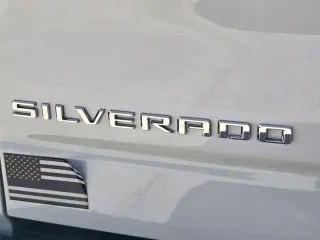 Chevrolet Silverado 1500 2024 4x2 Custom 4 puertas Cabina Crew 5.8 pies. Caja corta