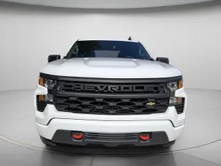 Chevrolet Silverado 1500 2024 4x2 Custom 4 puertas Cabina Crew 5.8 pies. Caja corta