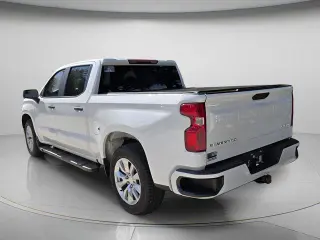 Chevrolet Silverado 1500 2024 4x2 Custom 4 puertas Cabina Crew 5.8 pies. Caja corta