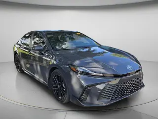 Toyota Camry 2025 SE Sedán 4p.