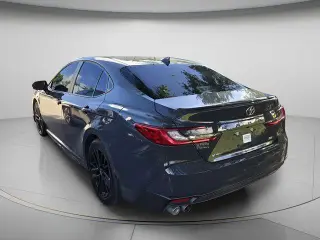 Toyota Camry 2025 SE Sedán 4p.