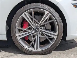 Genesis G70 2025 2.5T Estándar Sedán 4 puertas